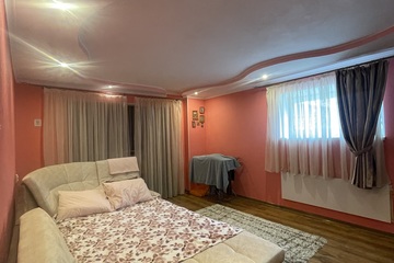 2-к квартира, 50 м², 1/12 эт.